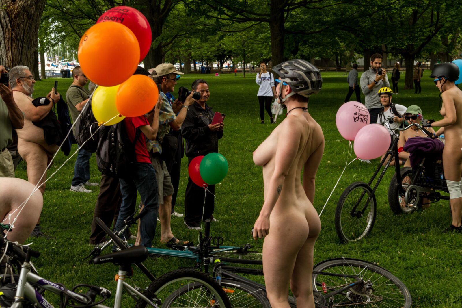 NUDE BIKE TITTIES!!!