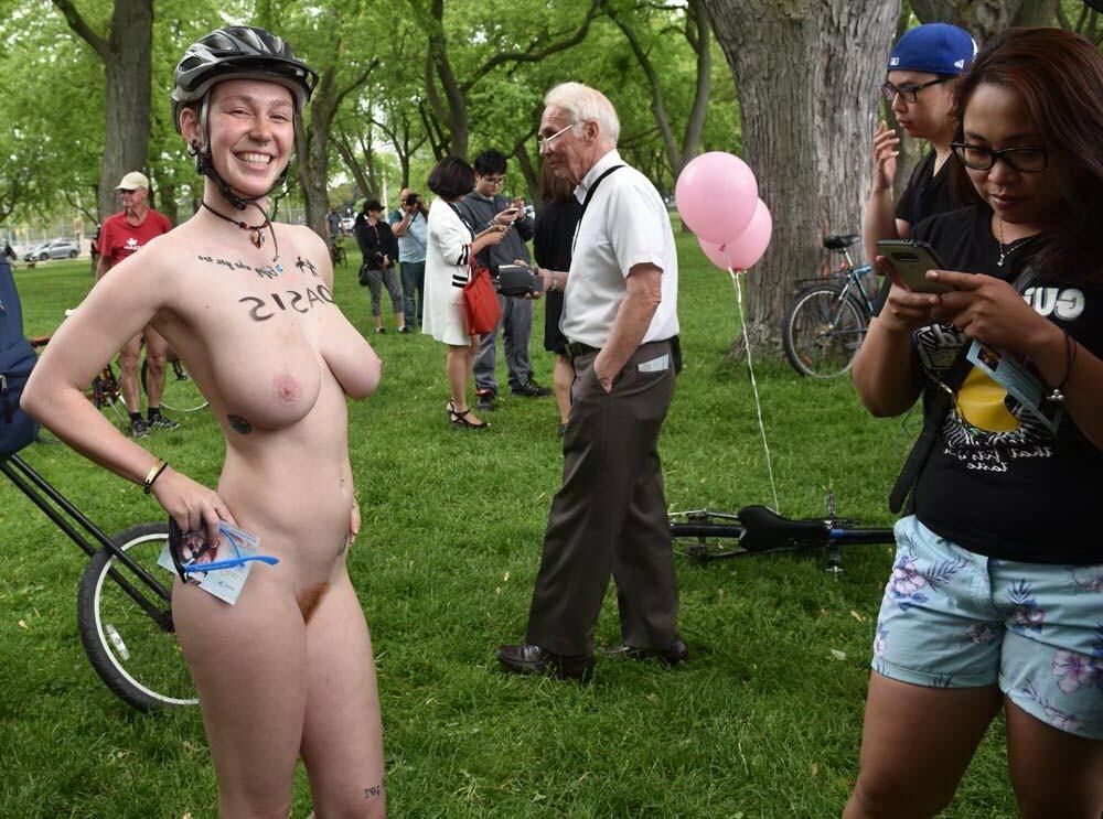 NUDE BIKE TITTIES!!!