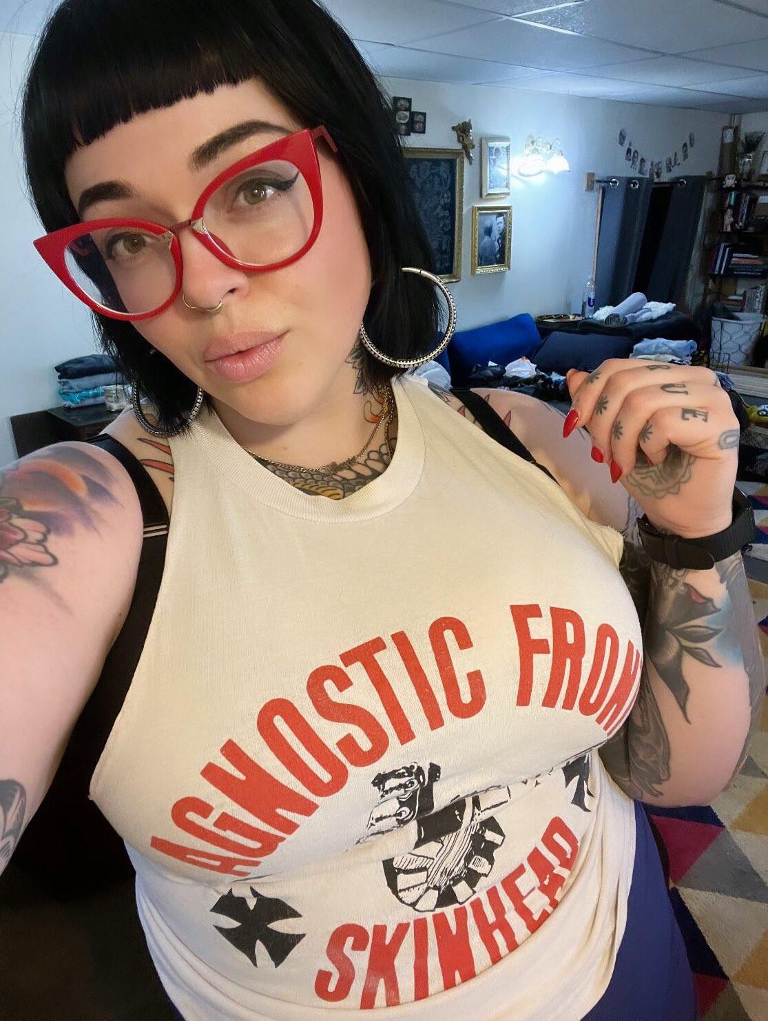 Bimbo Big Ass Big Boobs Tattooed Gorgeous Anal Girl With Glasses