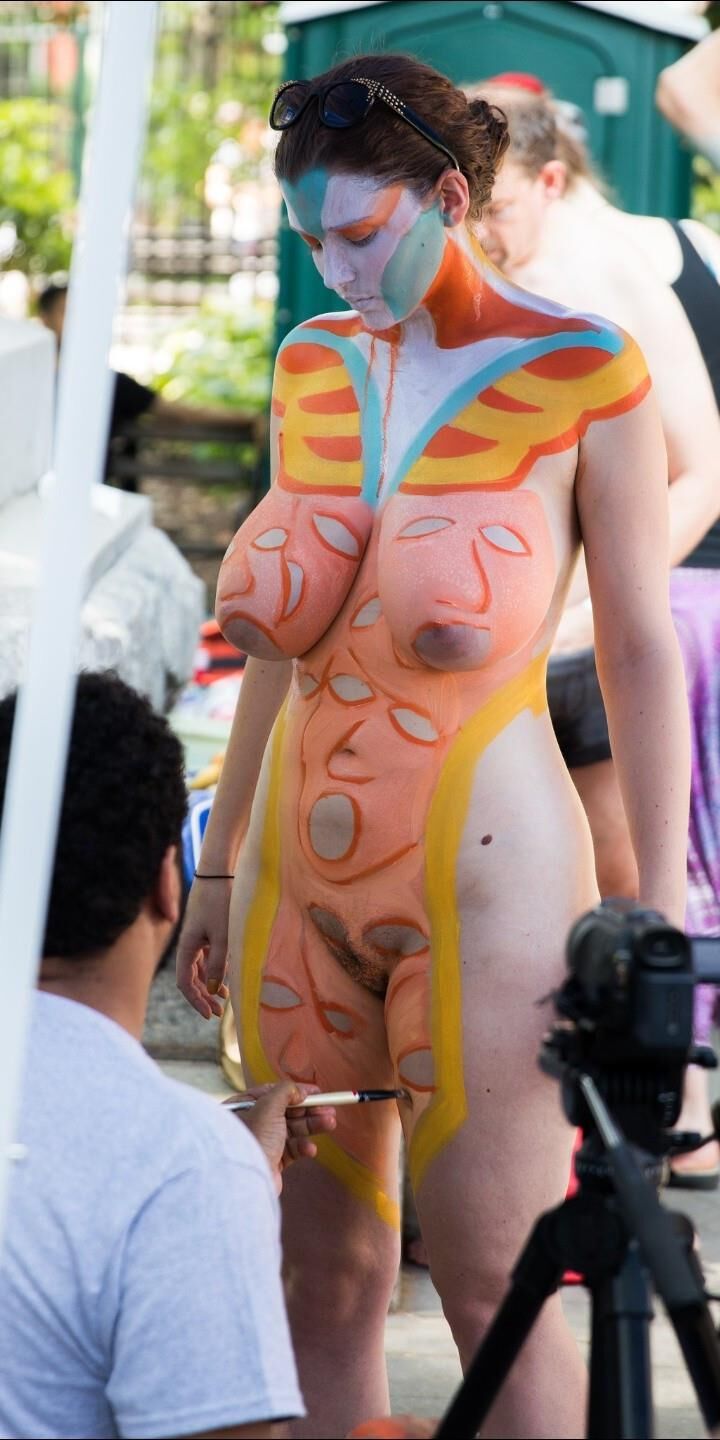 NUDE BIKE TITTIES!!!