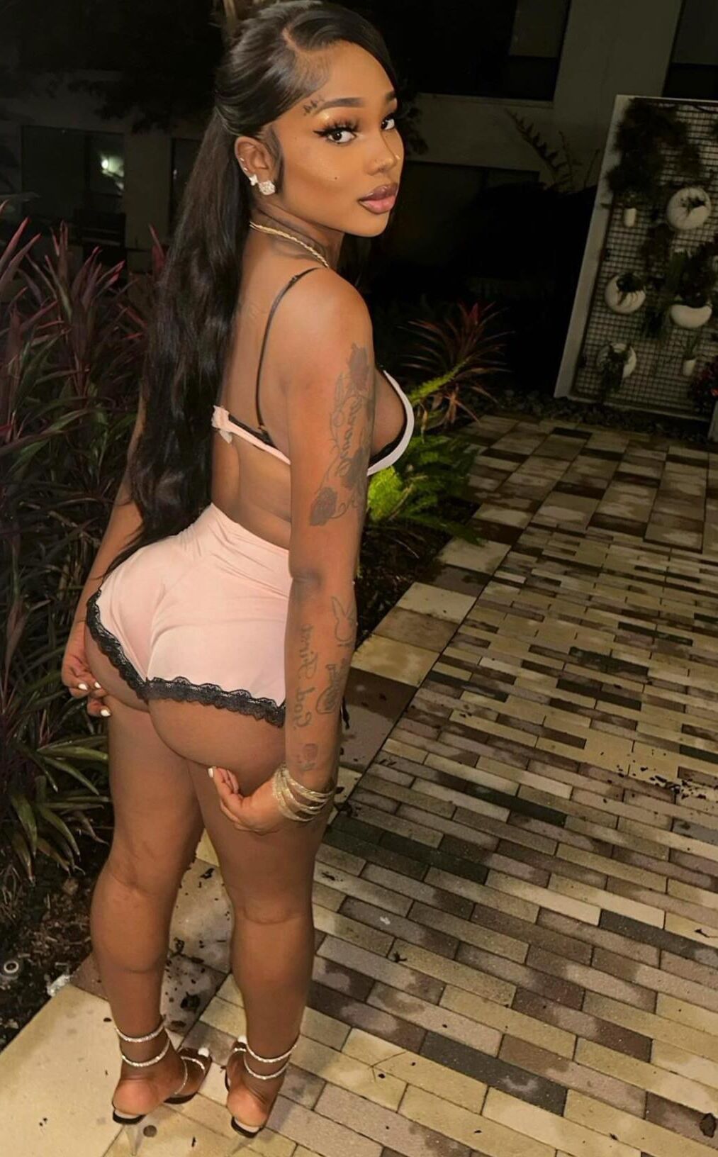 Stunning ghetto beauty 