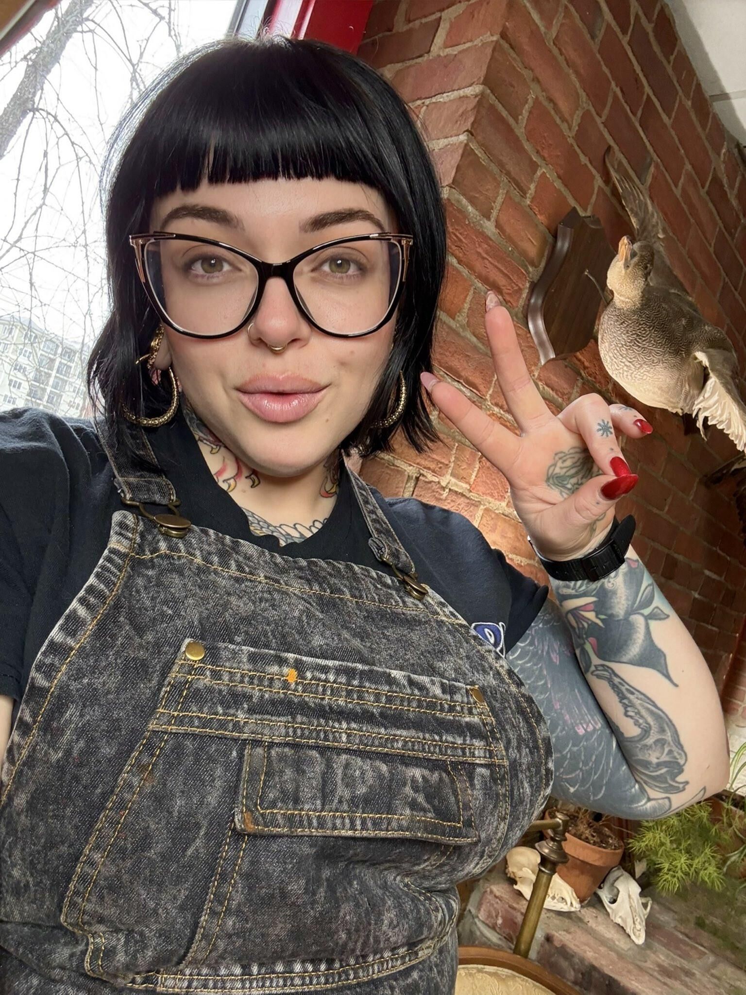 Bimbo Big Ass Big Boobs Tattooed Gorgeous Anal Girl With Glasses