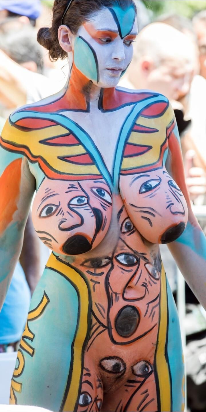 NUDE BIKE TITTIES!!!