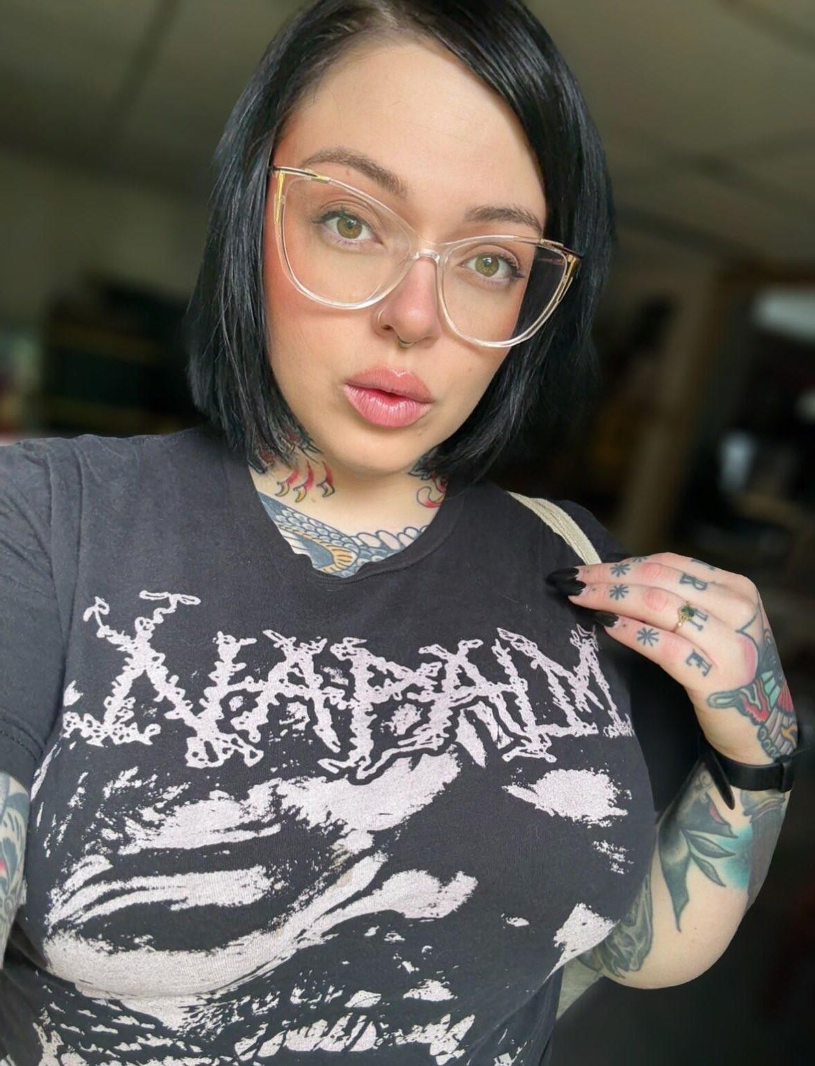 Bimbo Big Ass Big Boobs Tattooed Gorgeous Anal Girl With Glasses