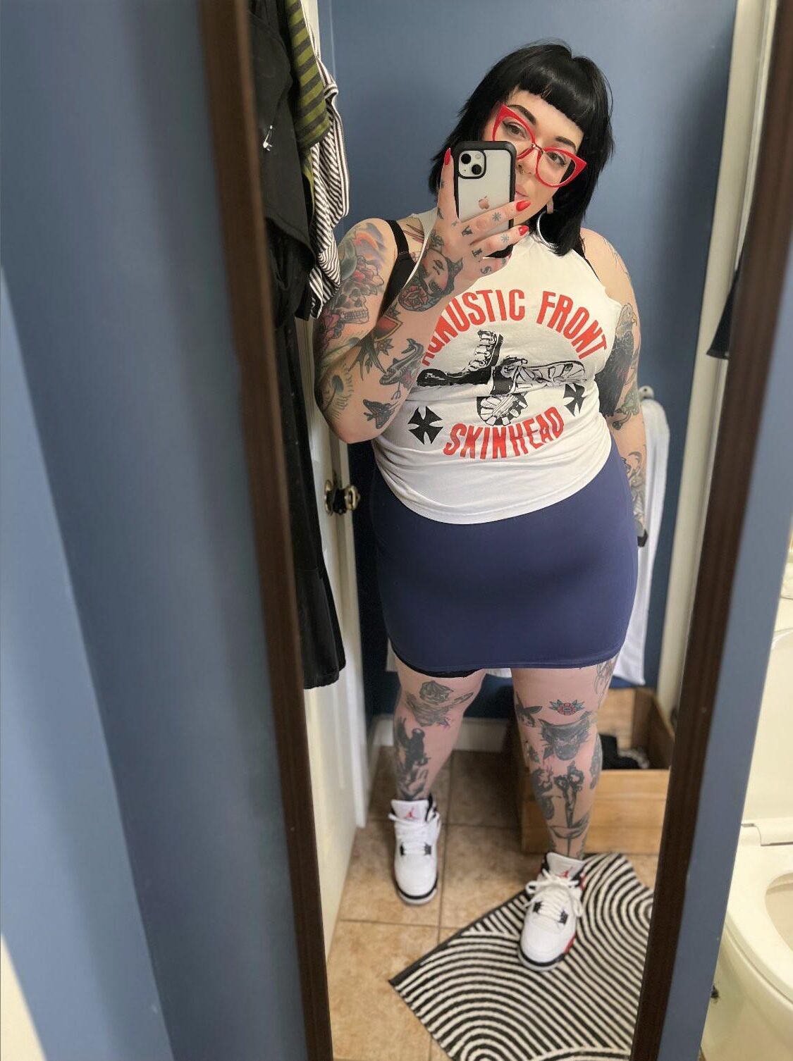 Bimbo Big Ass Big Boobs Tattooed Gorgeous Anal Girl With Glasses