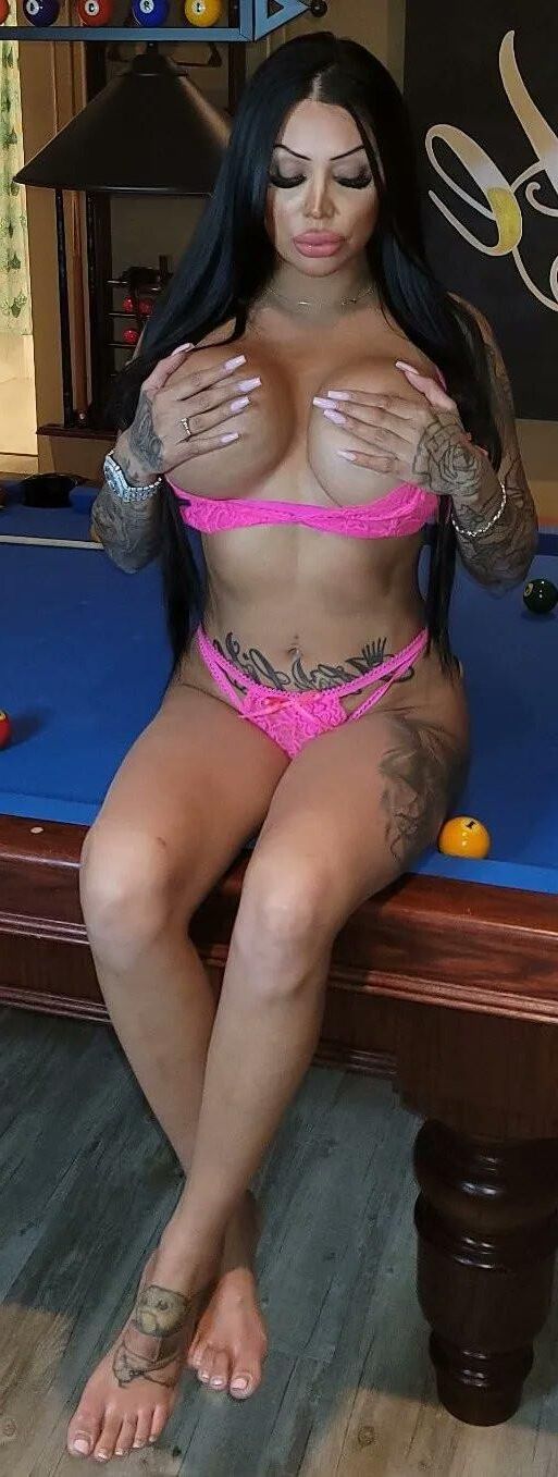 Mega Titten Bimbos