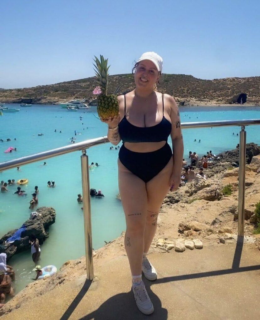 Cris Huge Boobs Sexy Beauty BBW Brunette Instagram Girl Mixed Ho