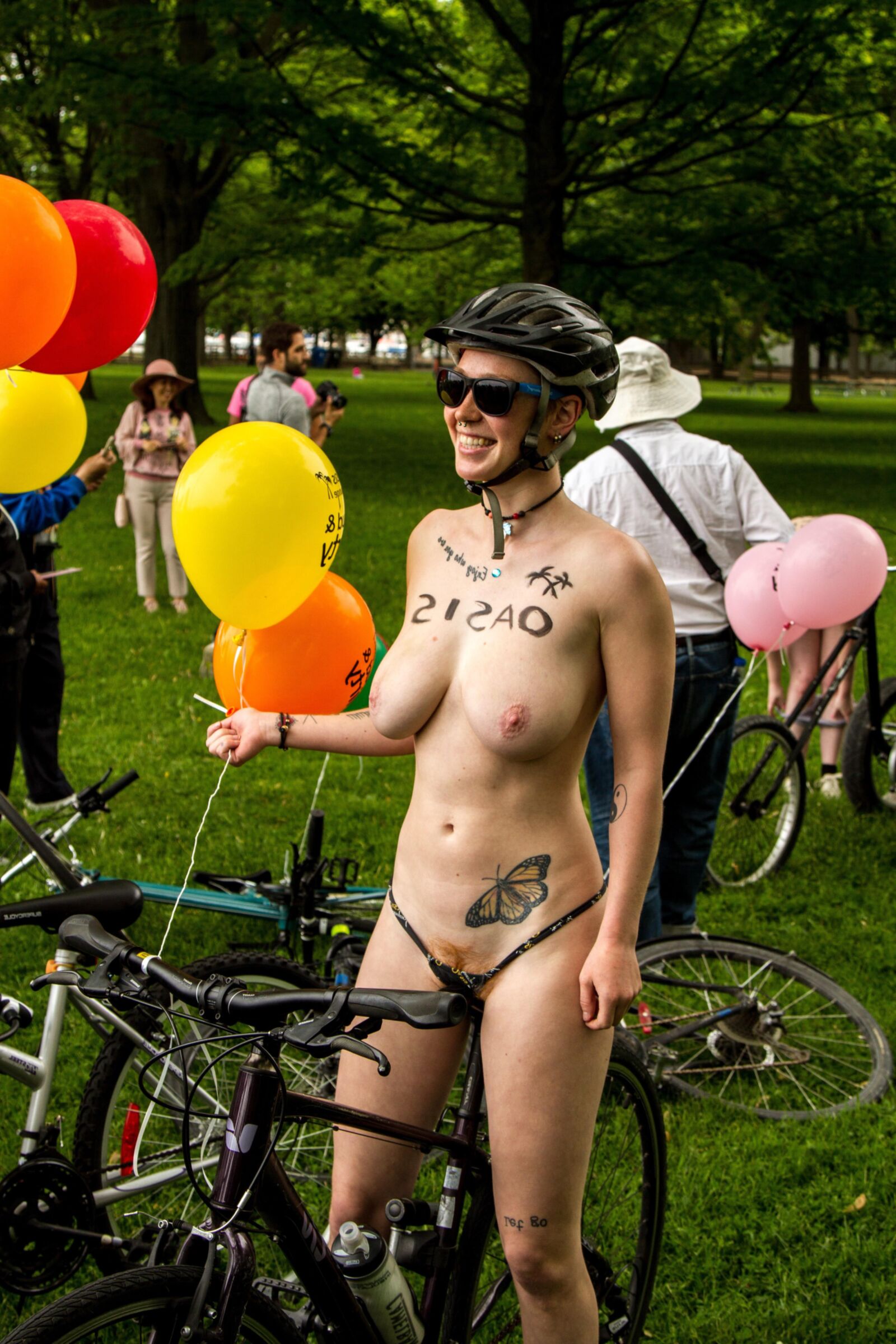 NUDE BIKE TITTIES!!!