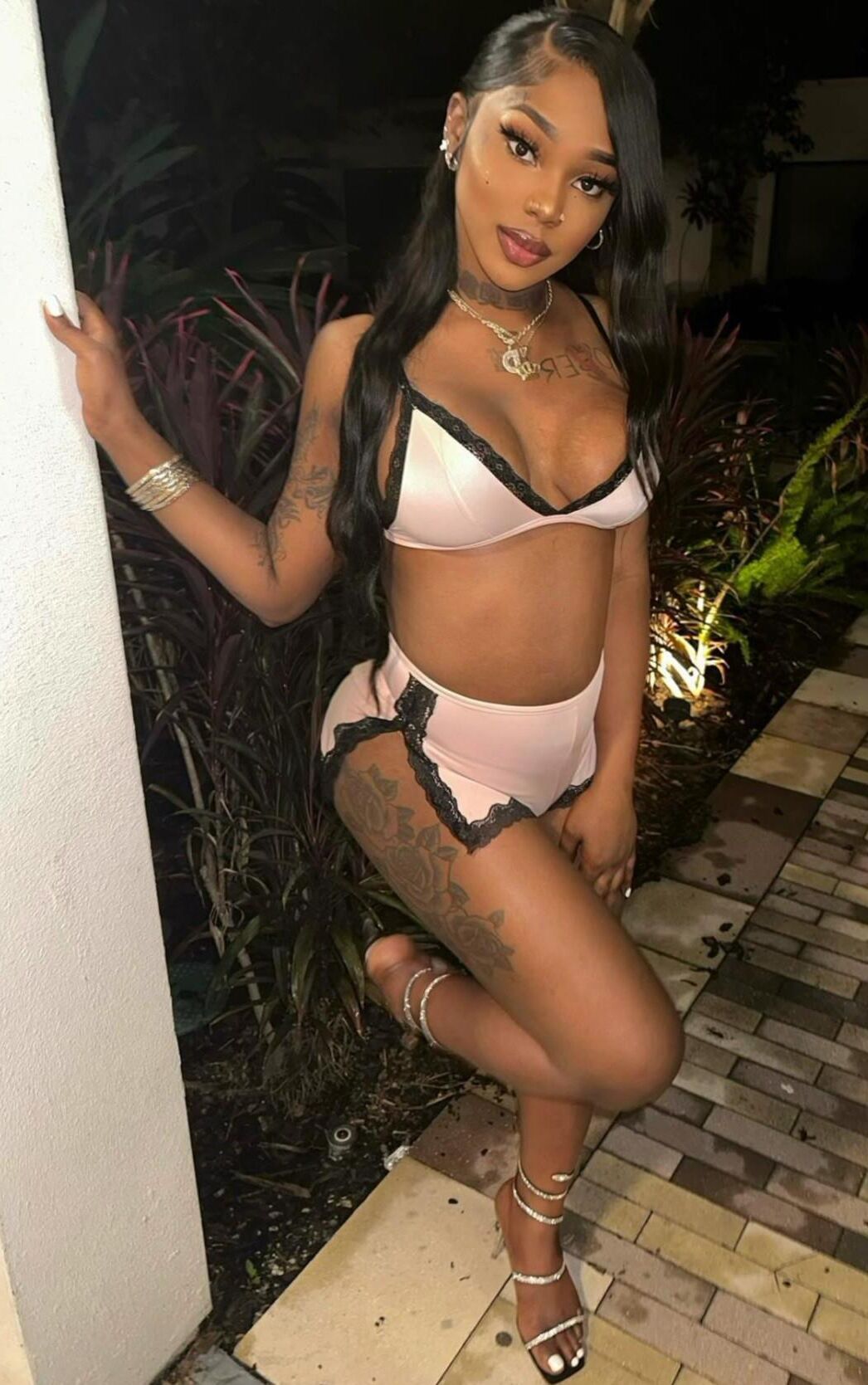 Stunning ghetto beauty 