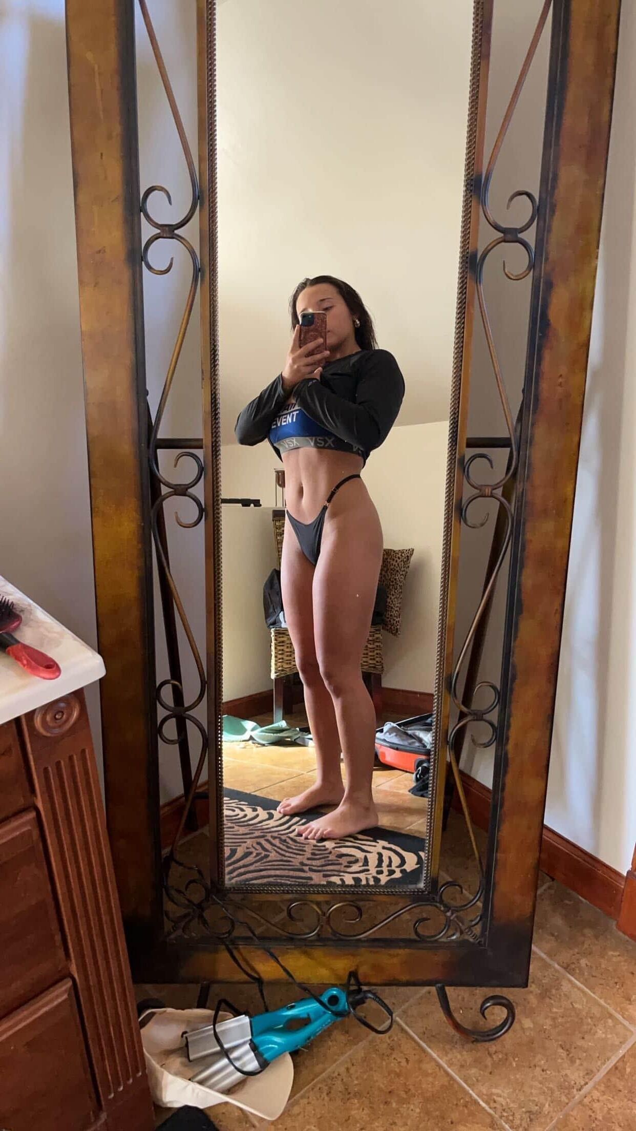 Ricki wanted to show her naked body.