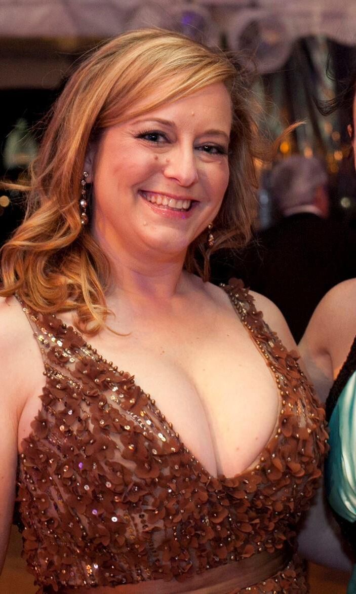Busty MILF Sluts presenting her BIG TITS CLEAVAGE