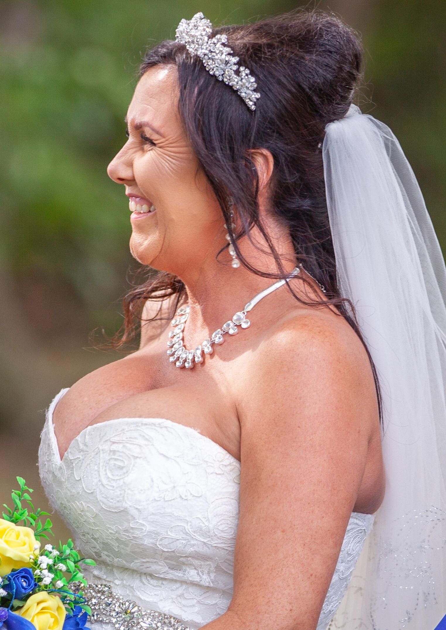 Busty MILF Sluts presenting her BIG TITS CLEAVAGE