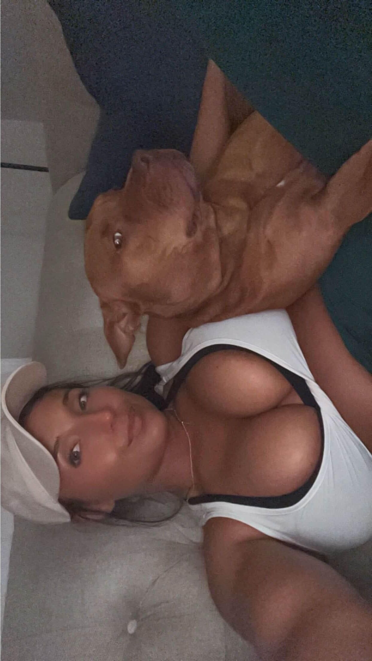 Ricki wanted to show her naked body.