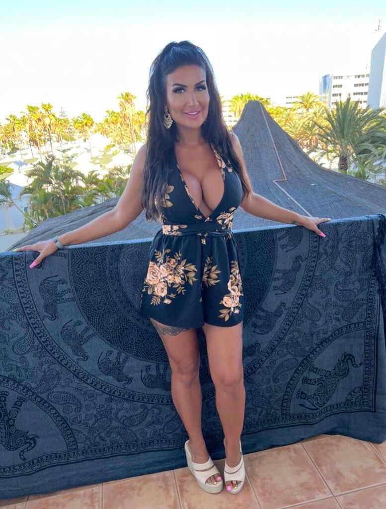 Bimbo wife fourteen 