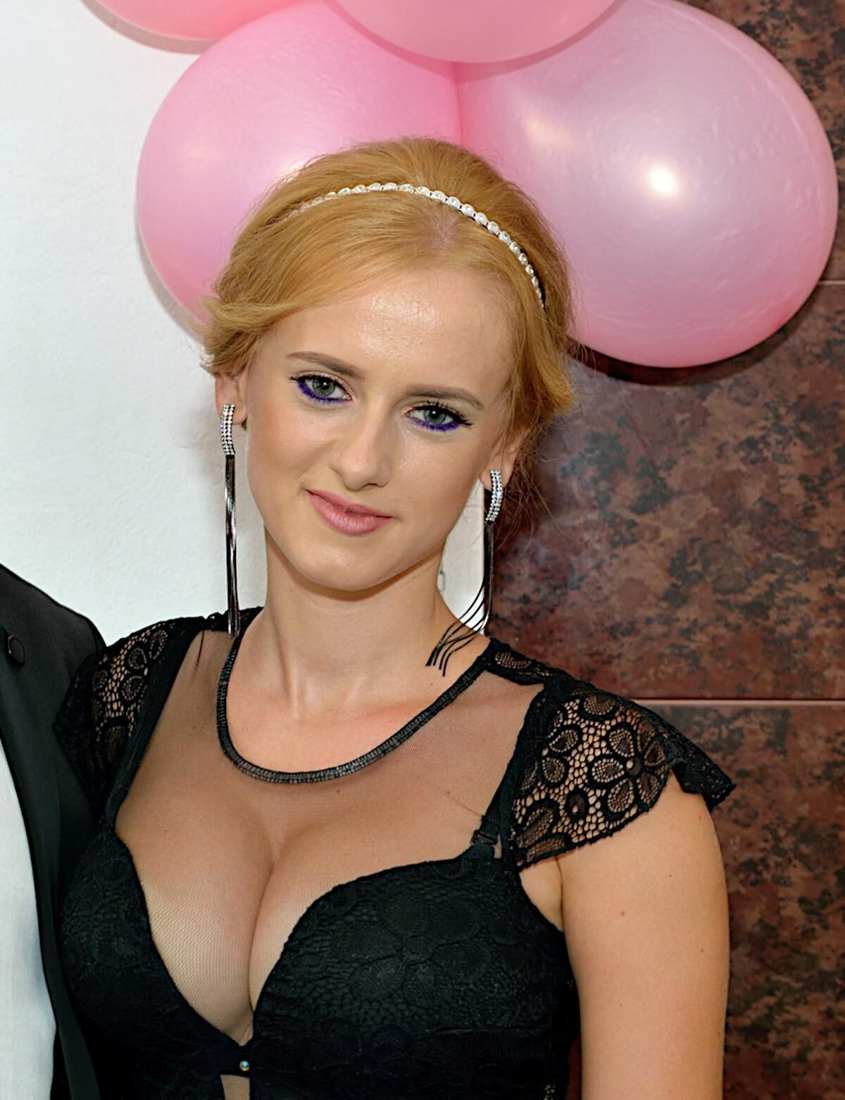 Busty MILF Sluts presenting her BIG TITS CLEAVAGE