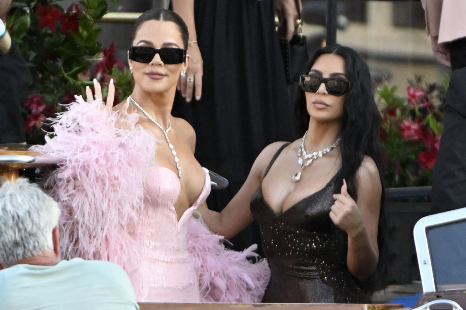 KIM and KHLOE KARDASHIAN En Route to Jeff Bezos’ Wedding