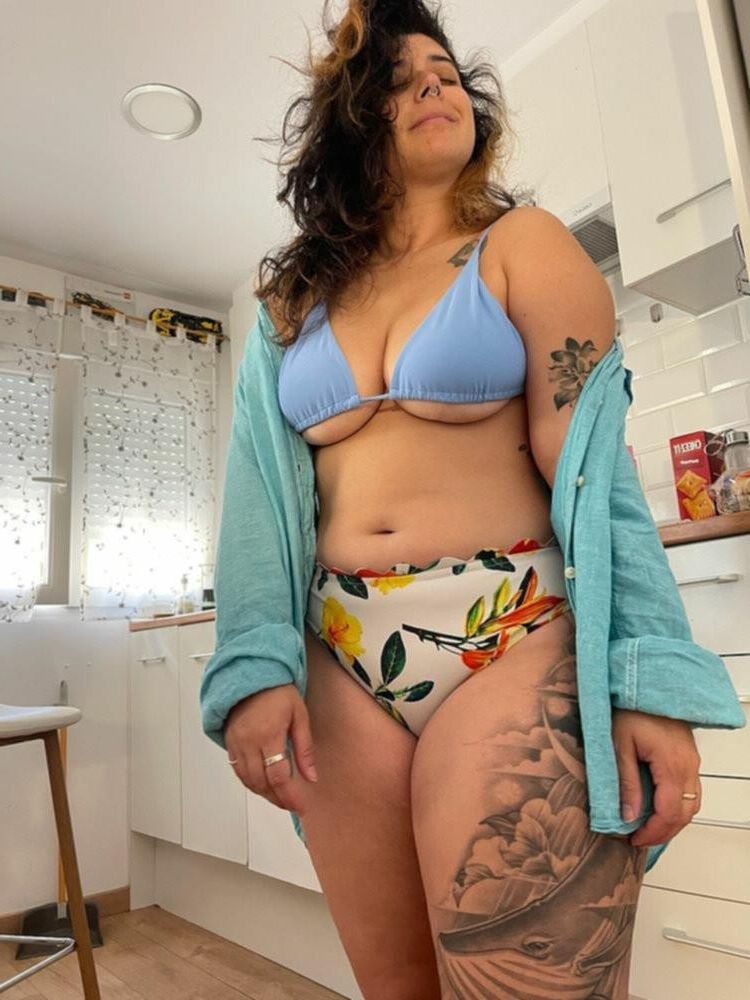 Thicc slut Sara W