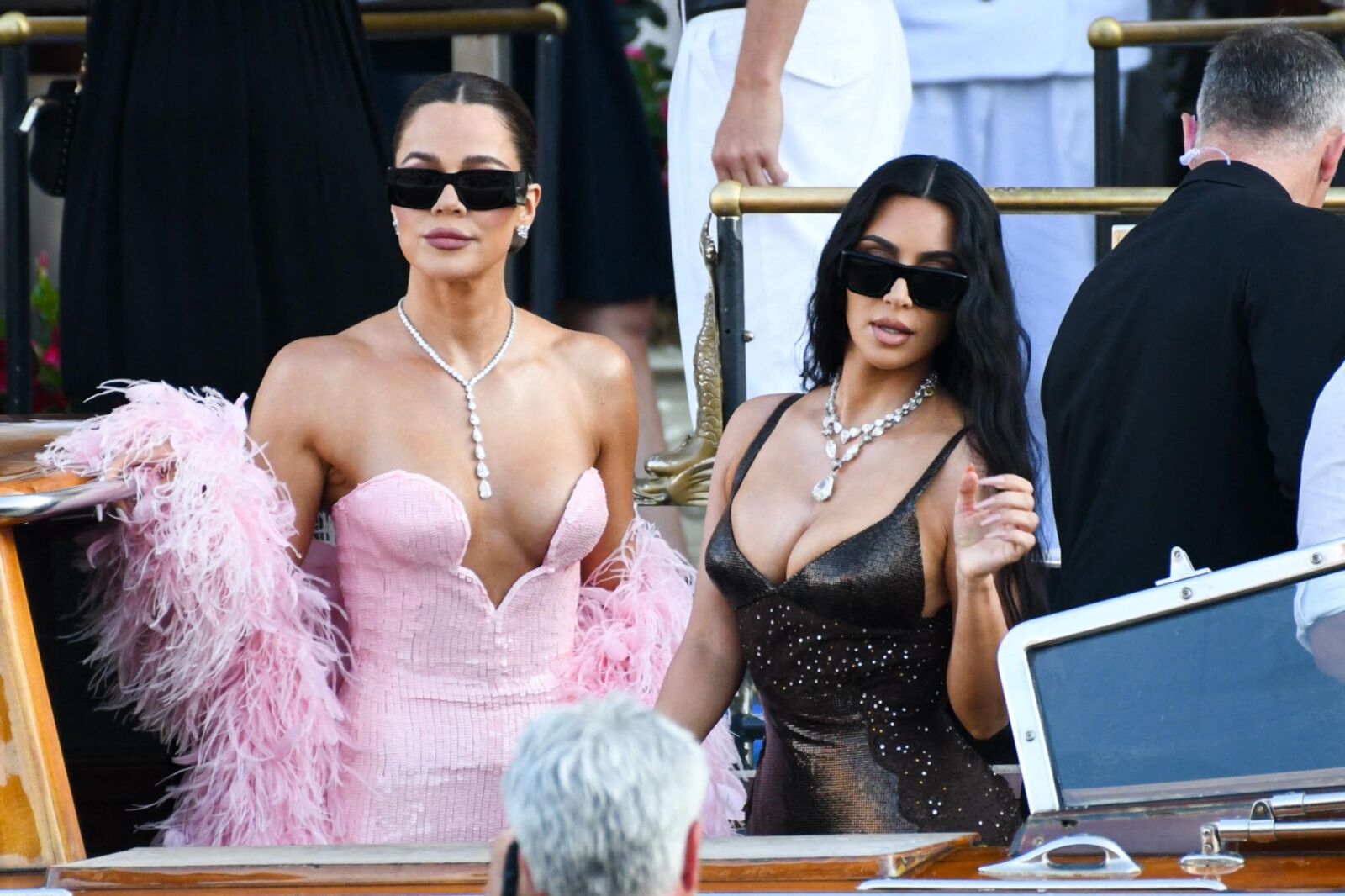 KIM and KHLOE KARDASHIAN En Route to Jeff Bezos’ Wedding