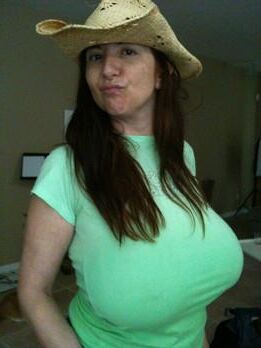 Bulgey girls with big tits 