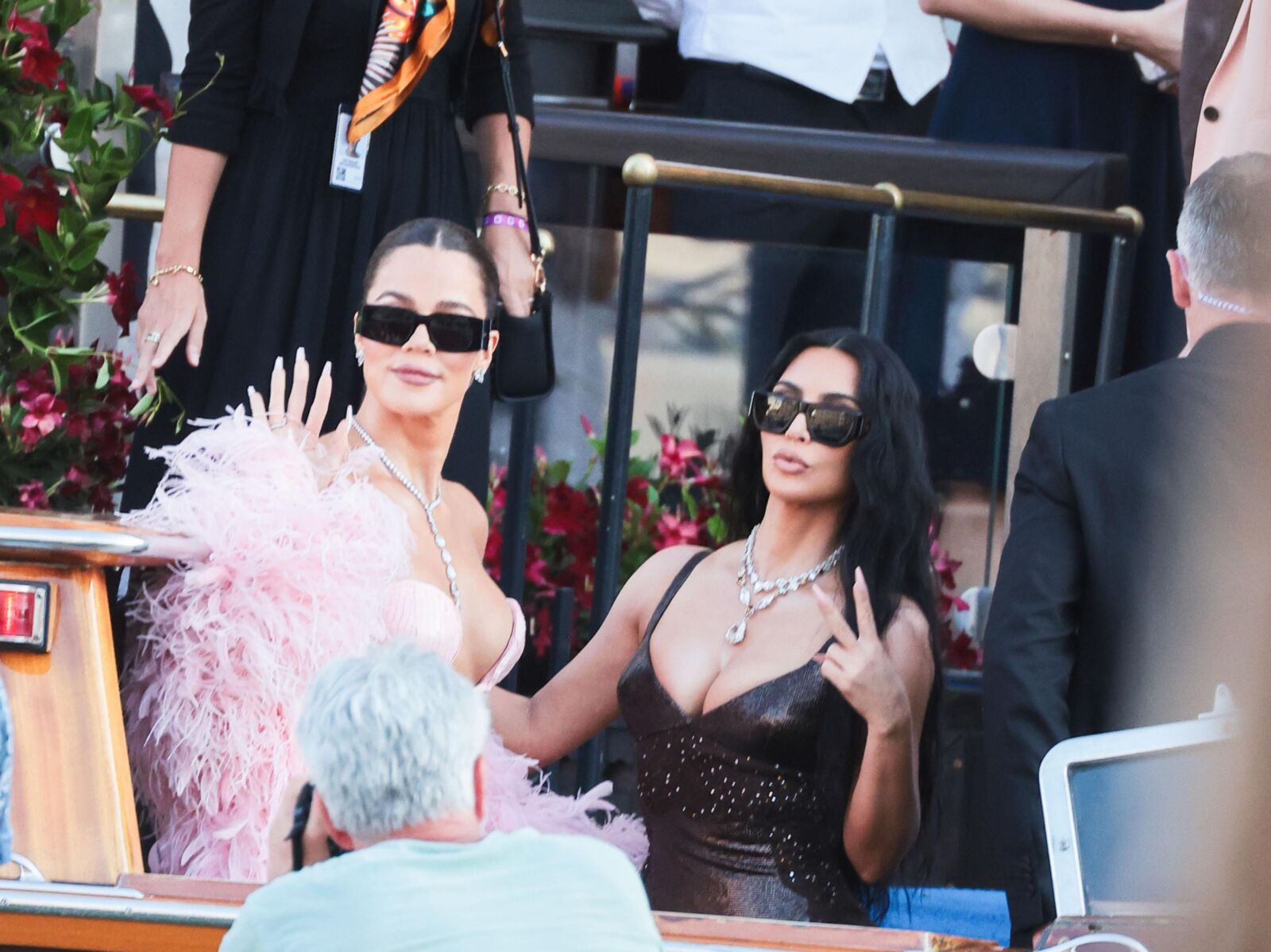 KIM and KHLOE KARDASHIAN En Route to Jeff Bezos’ Wedding