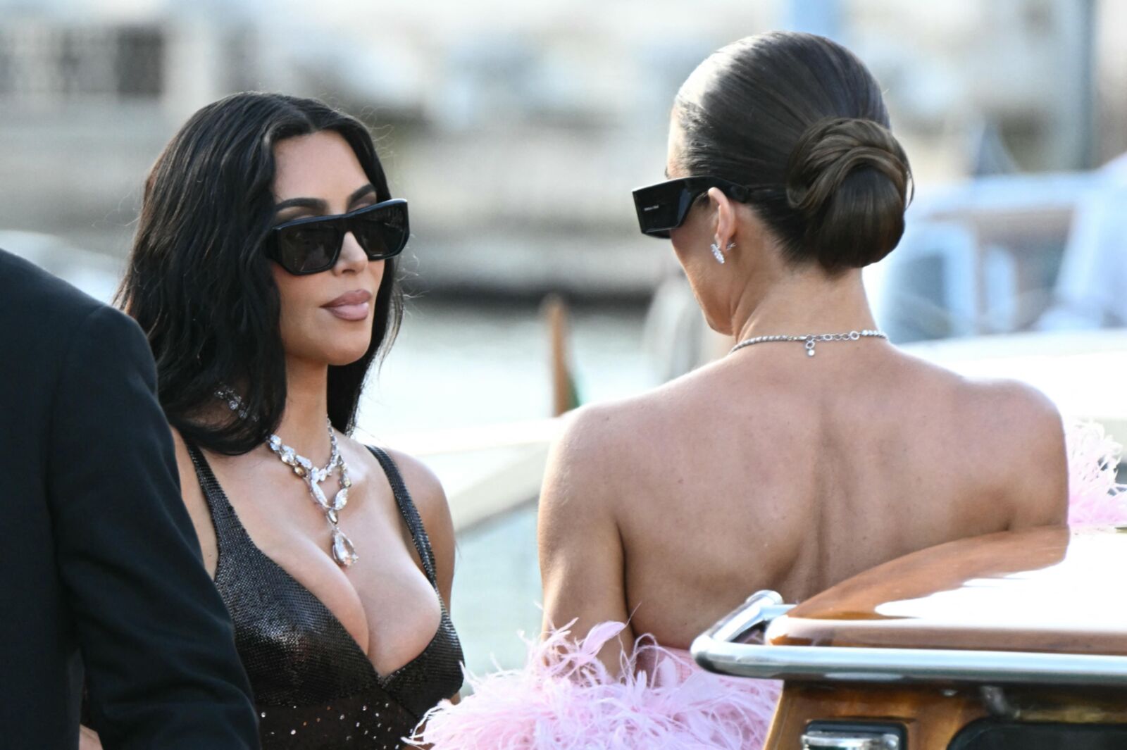 KIM and KHLOE KARDASHIAN En Route to Jeff Bezos’ Wedding