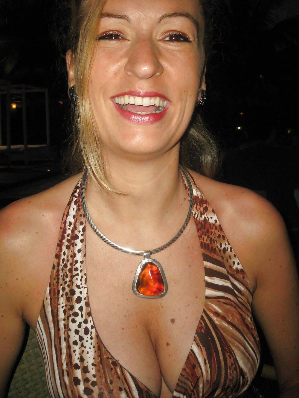 French milf big tits grosses loches bandantes