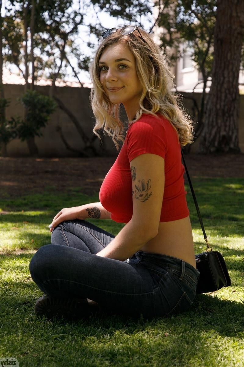 Bulgey girls with big tits 