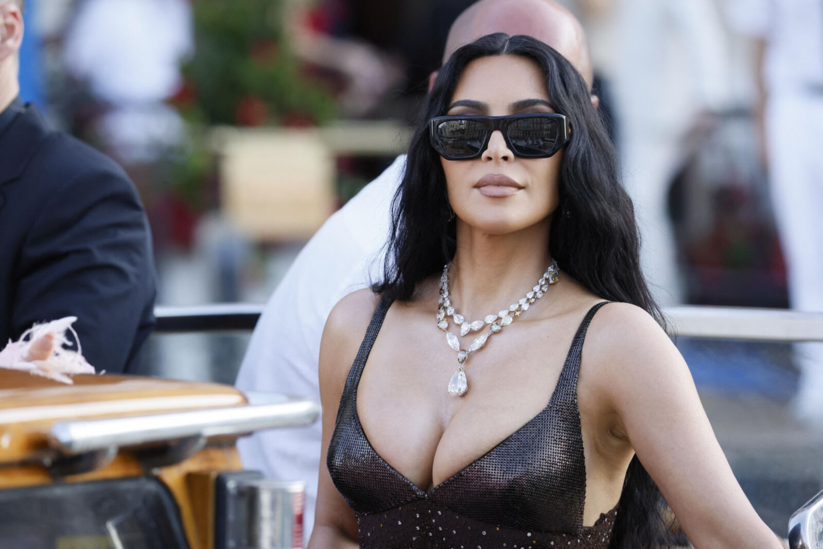 KIM and KHLOE KARDASHIAN En Route to Jeff Bezos’ Wedding