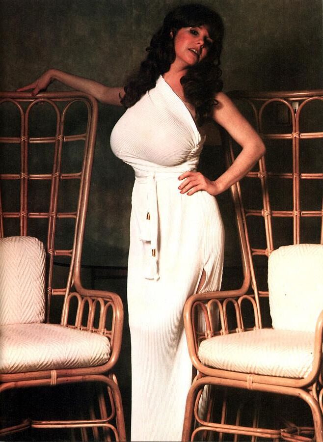 Bulgey girls with big tits 