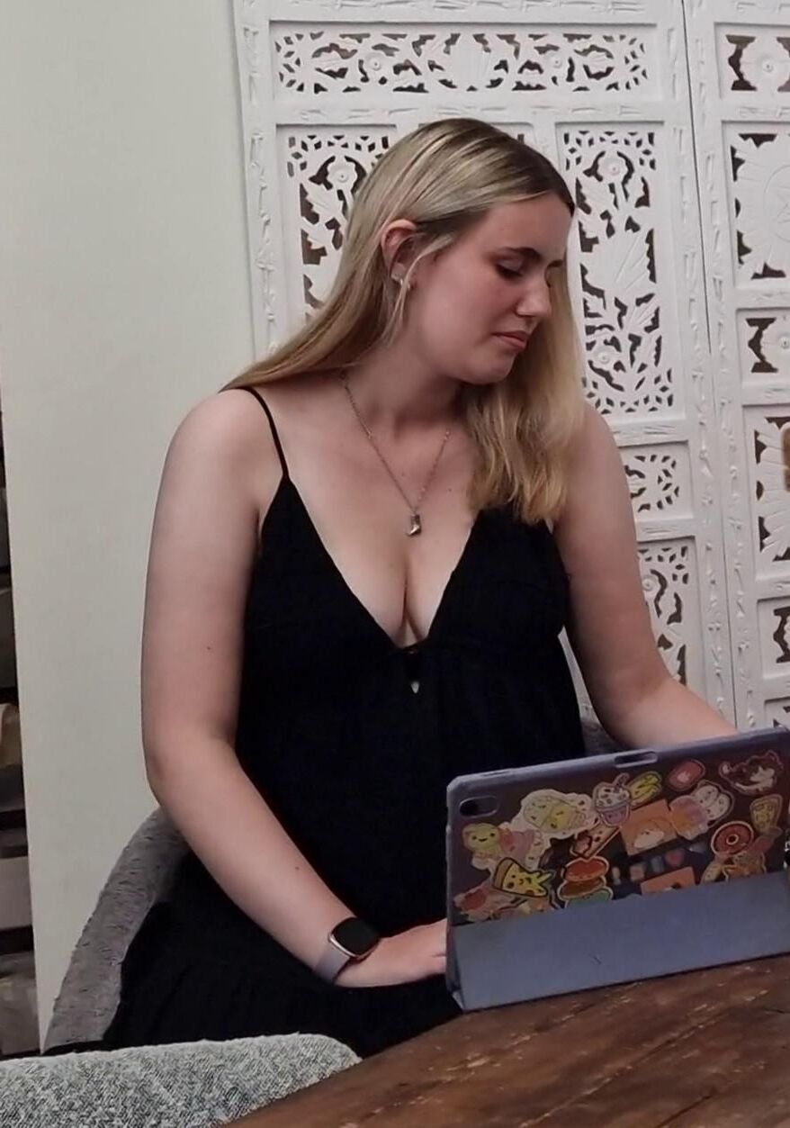Ladenassistenten machen es zu einfach blonde Downblouse