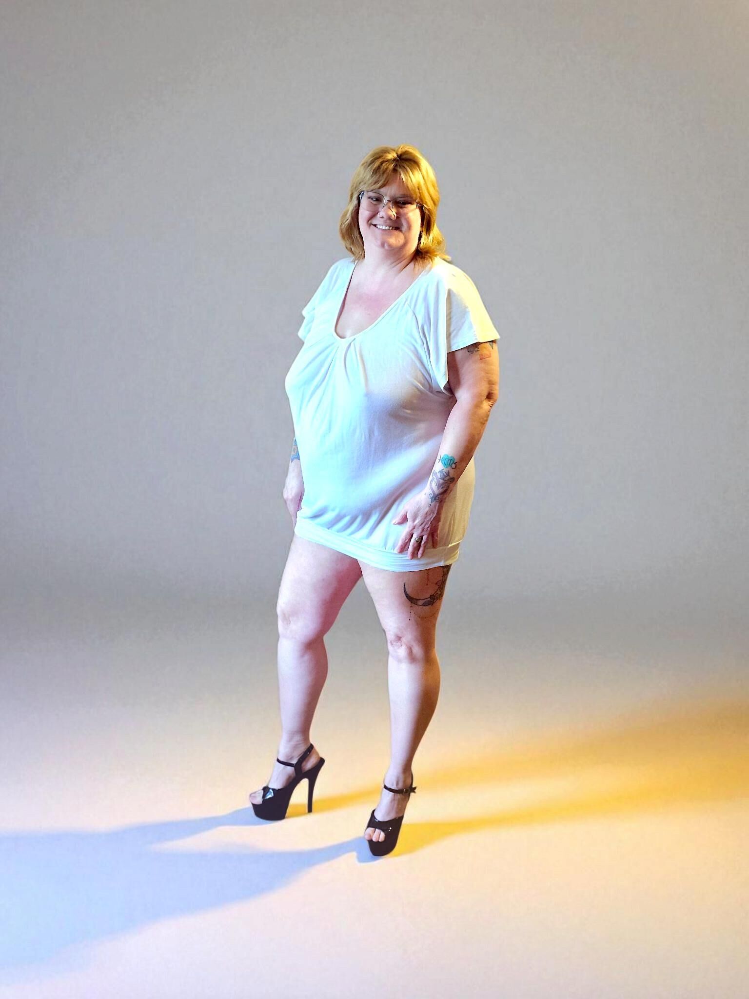 Frau Tricity Lewis Jahr alte Hotwife