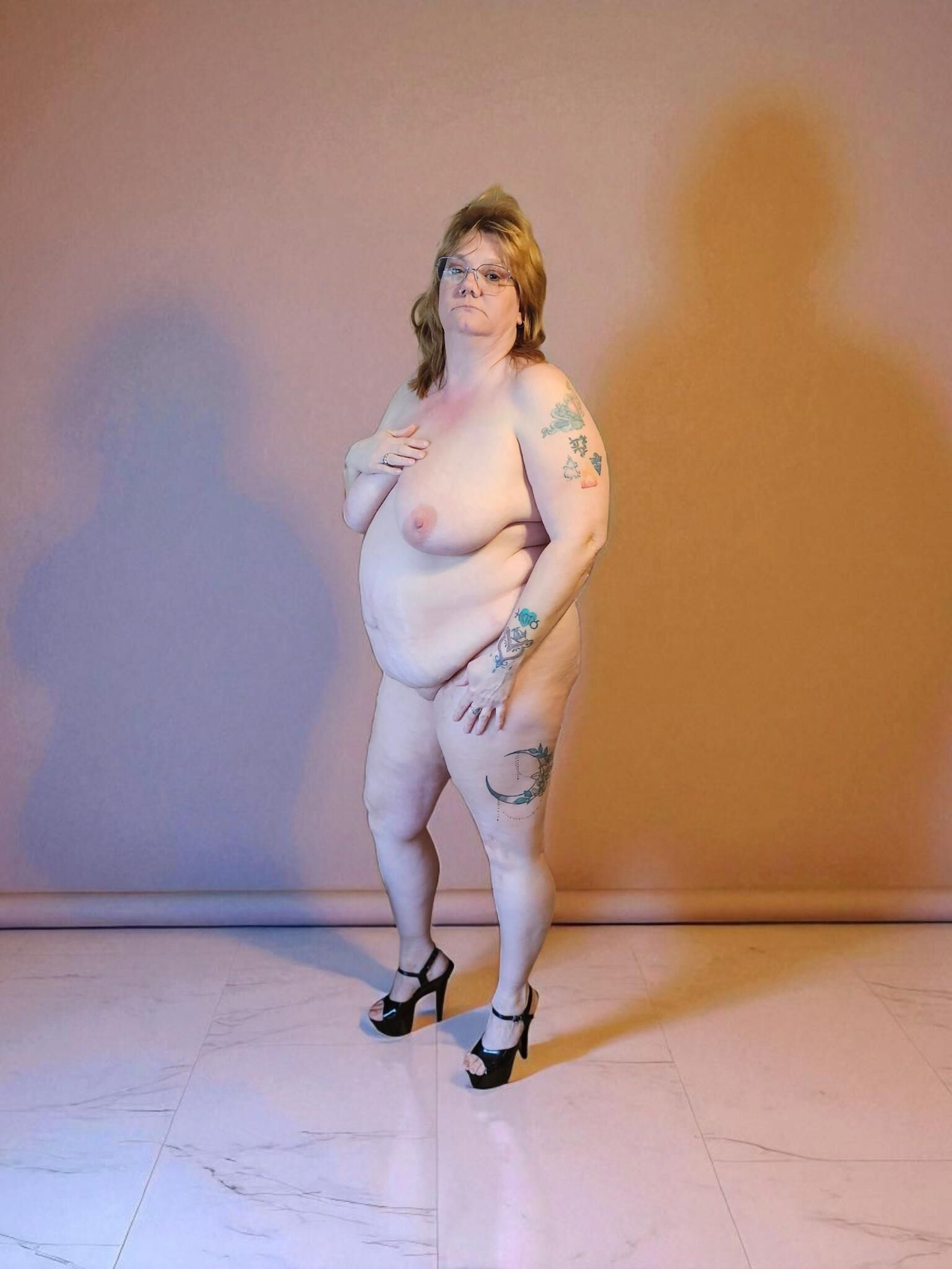 Frau Tricity Lewis Jahr alte Hotwife