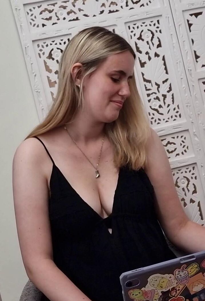 Ladenassistenten machen es zu einfach blonde Downblouse