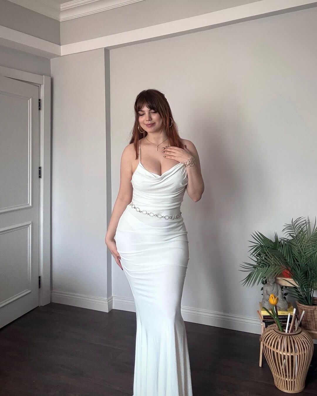 Ezra riesige Brüste Big Ass Beauty türkisch Brünette Analmädchen gemischt
