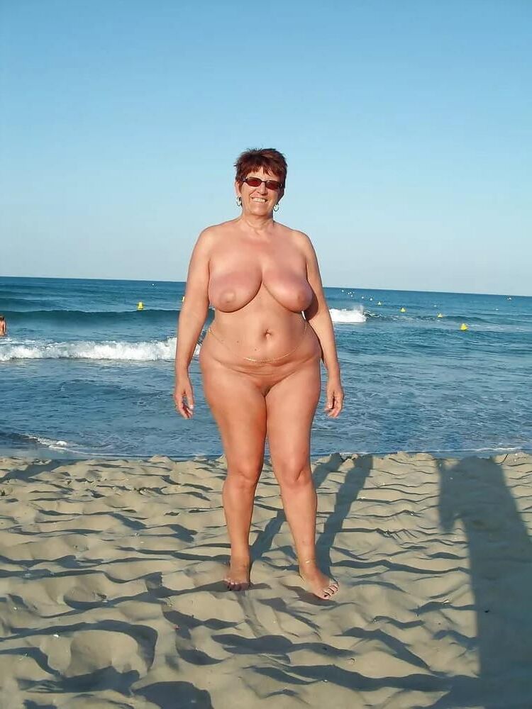 I Love Grannies during Summer 