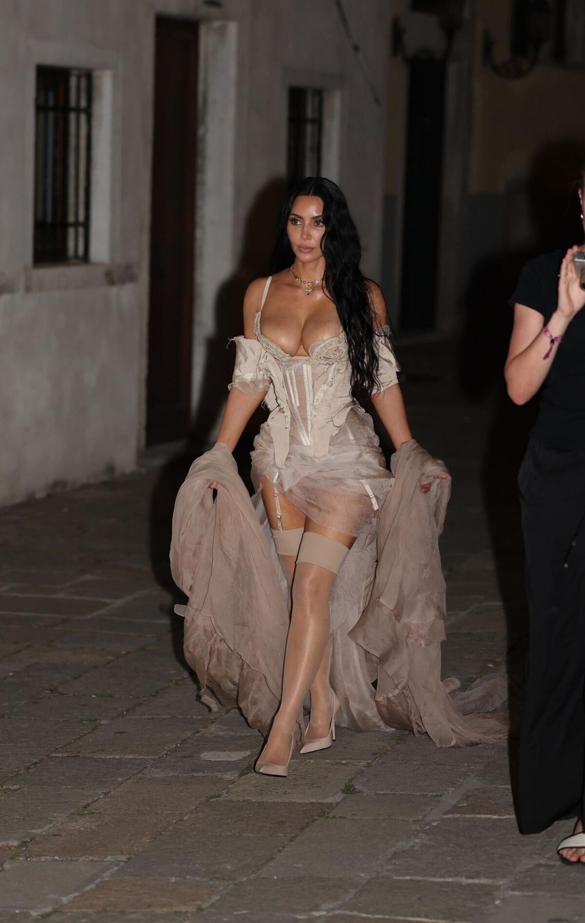 KIM KARDASHIAN Heading to Jeff Bezos Wedding Afterparty