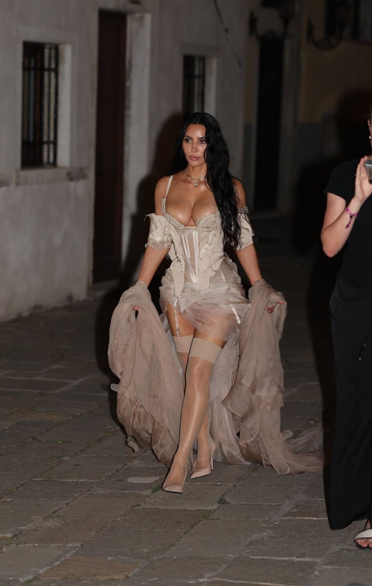 KIM KARDASHIAN Heading to Jeff Bezos Wedding Afterparty