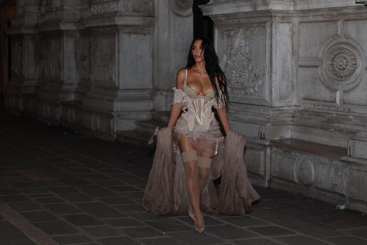 KIM KARDASHIAN Heading to Jeff Bezos Wedding Afterparty