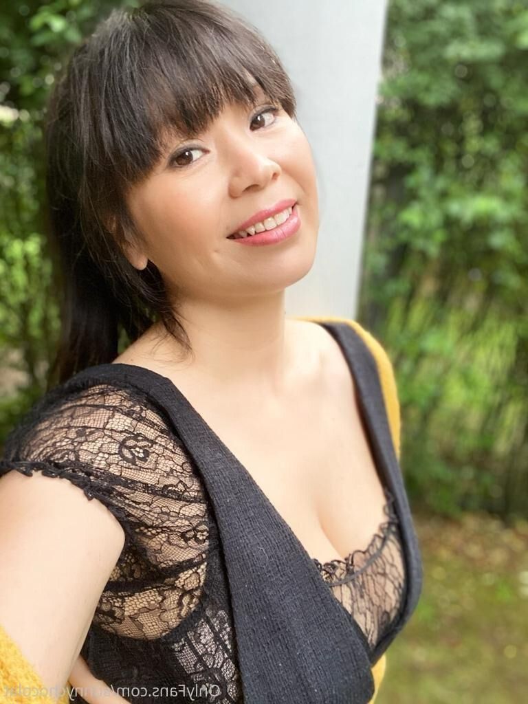 SUNNY ASIAN MILF