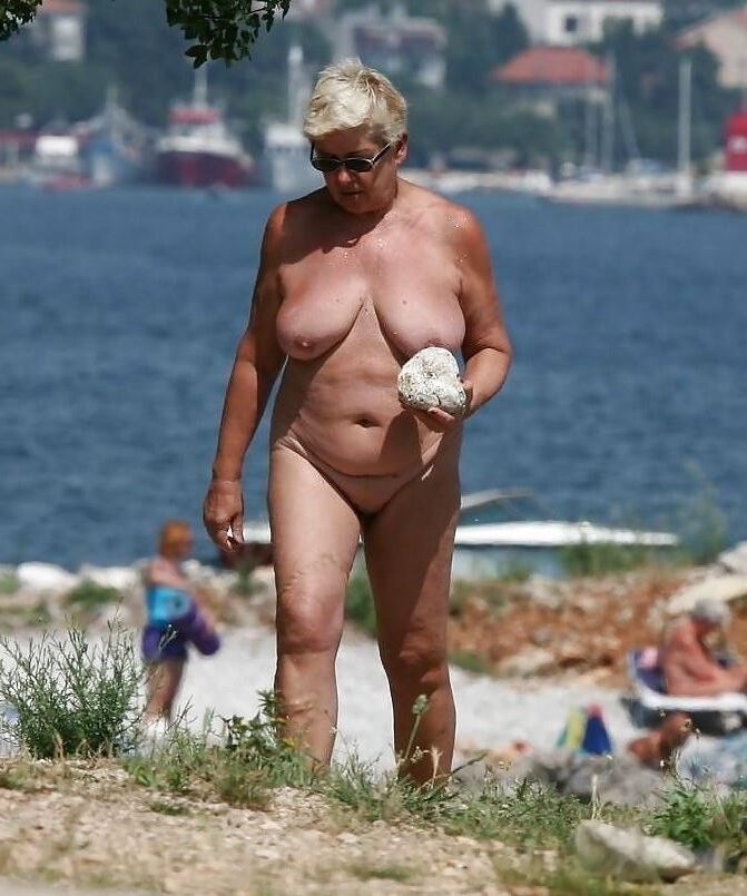 I Love Grannies during Summer 