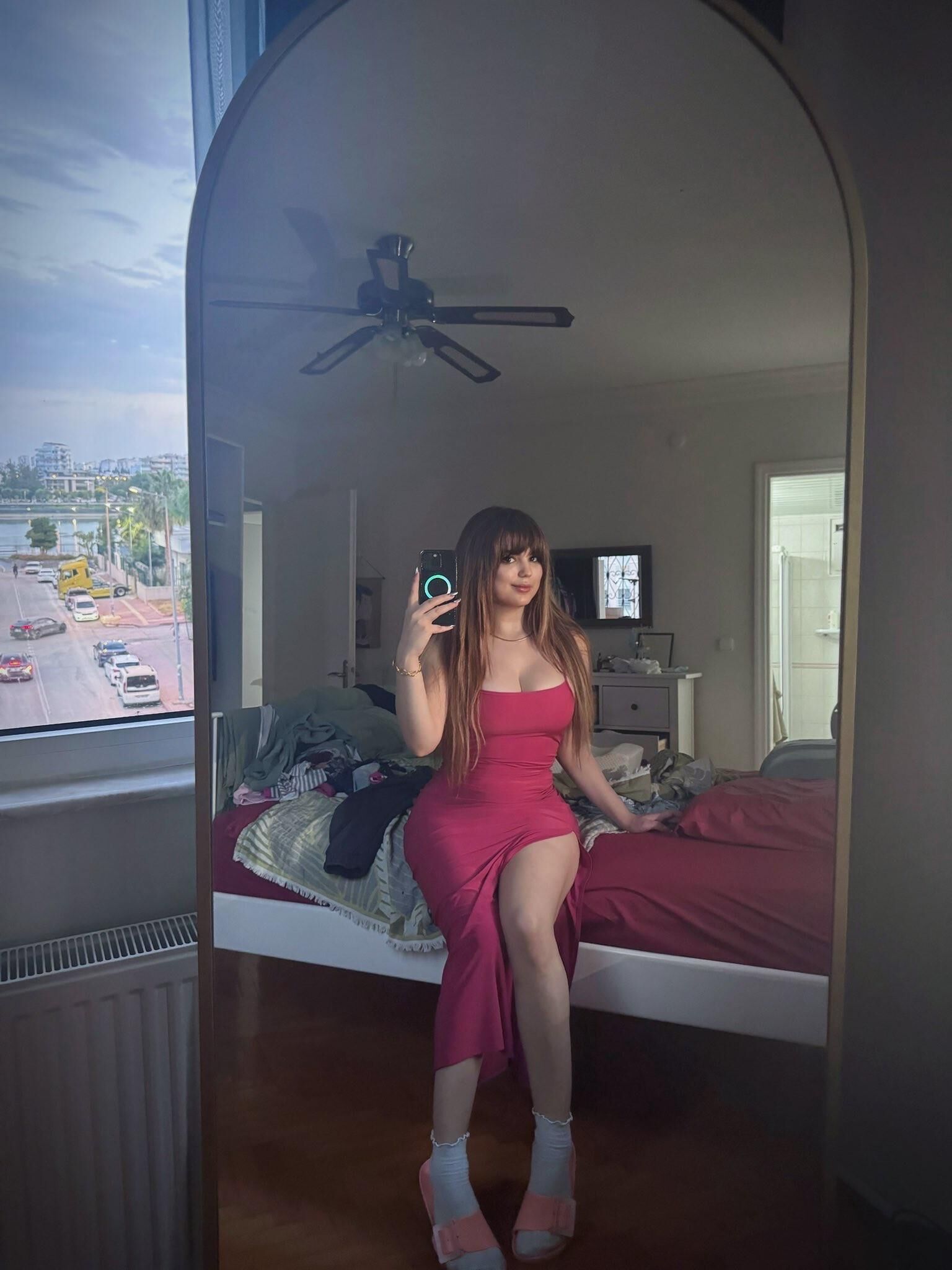 Ezra riesige Brüste Big Ass Beauty türkisch Brünette Analmädchen gemischt