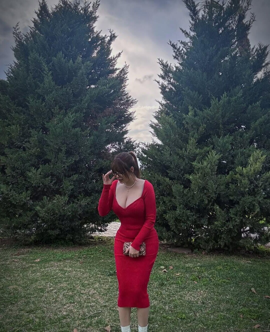 Ezra riesige Brüste Big Ass Beauty türkisch Brünette Analmädchen gemischt