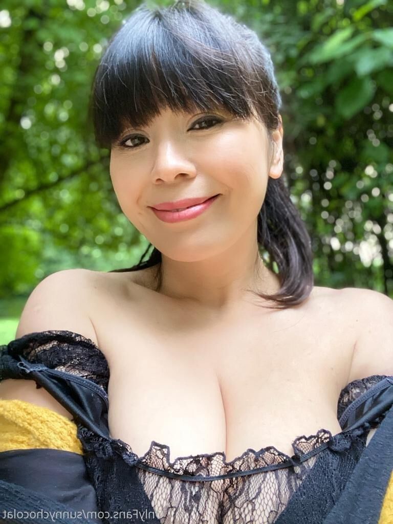 SUNNY ASIAN MILF