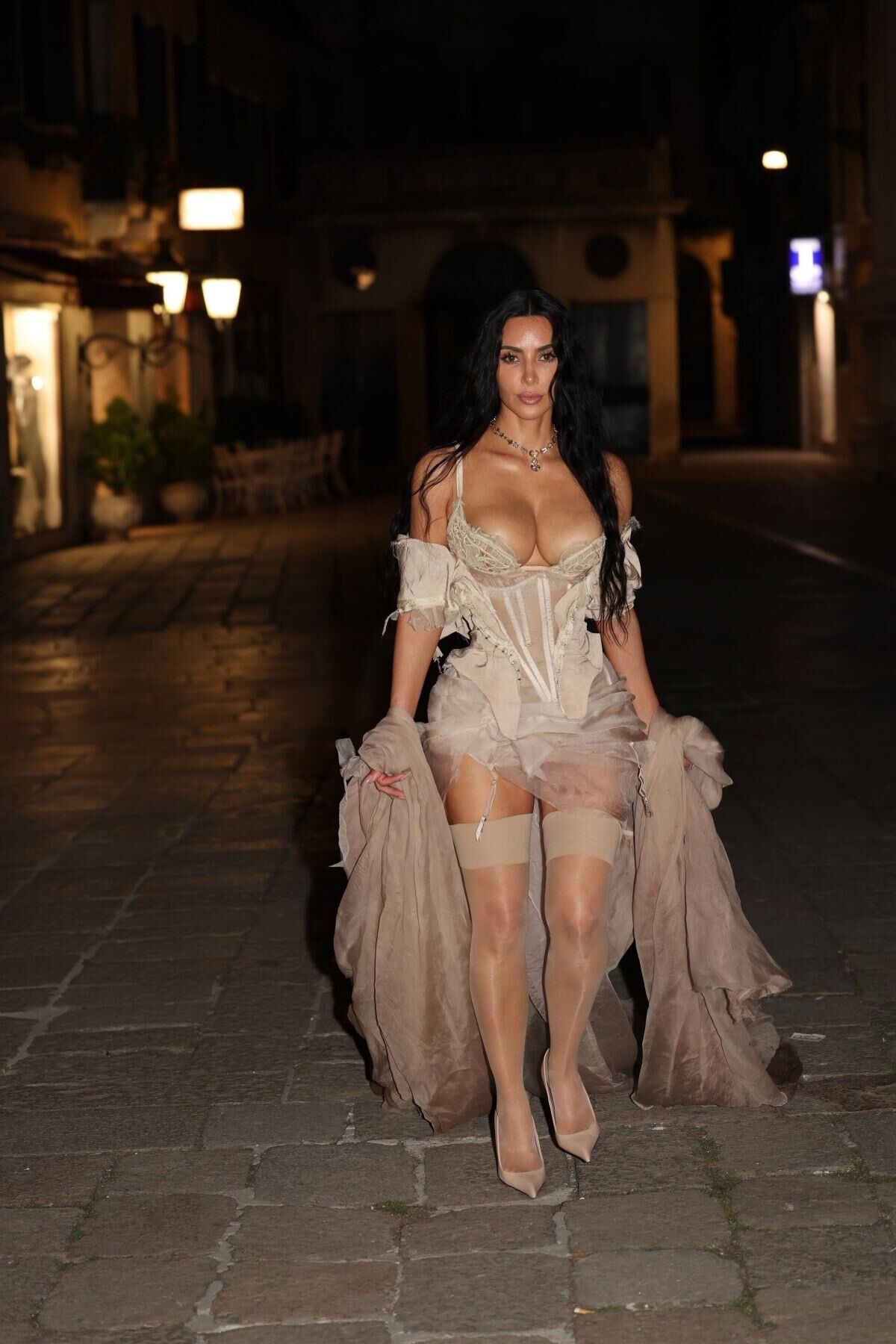 KIM KARDASHIAN Heading to Jeff Bezos Wedding Afterparty