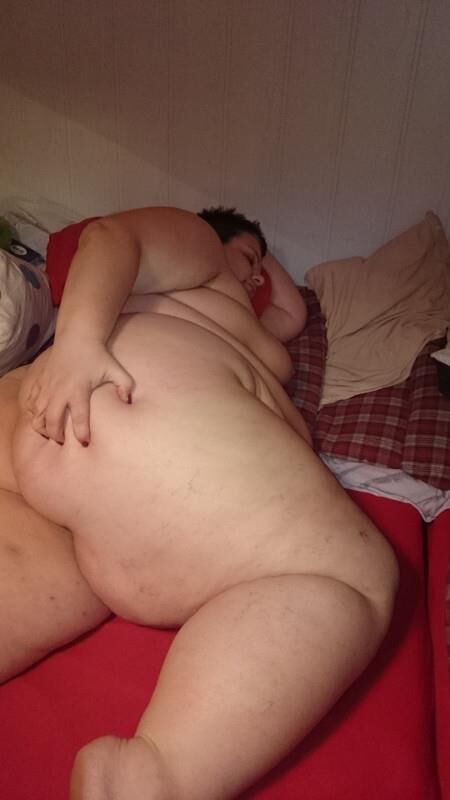 Fat german KG SSBBW fuckslut showing increddible body