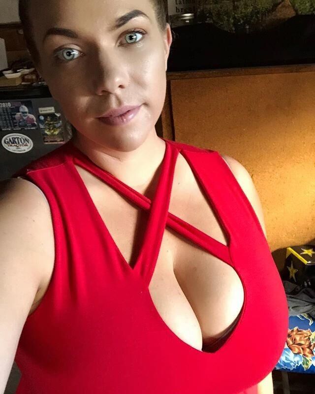Ashleigh Dunn Clothes