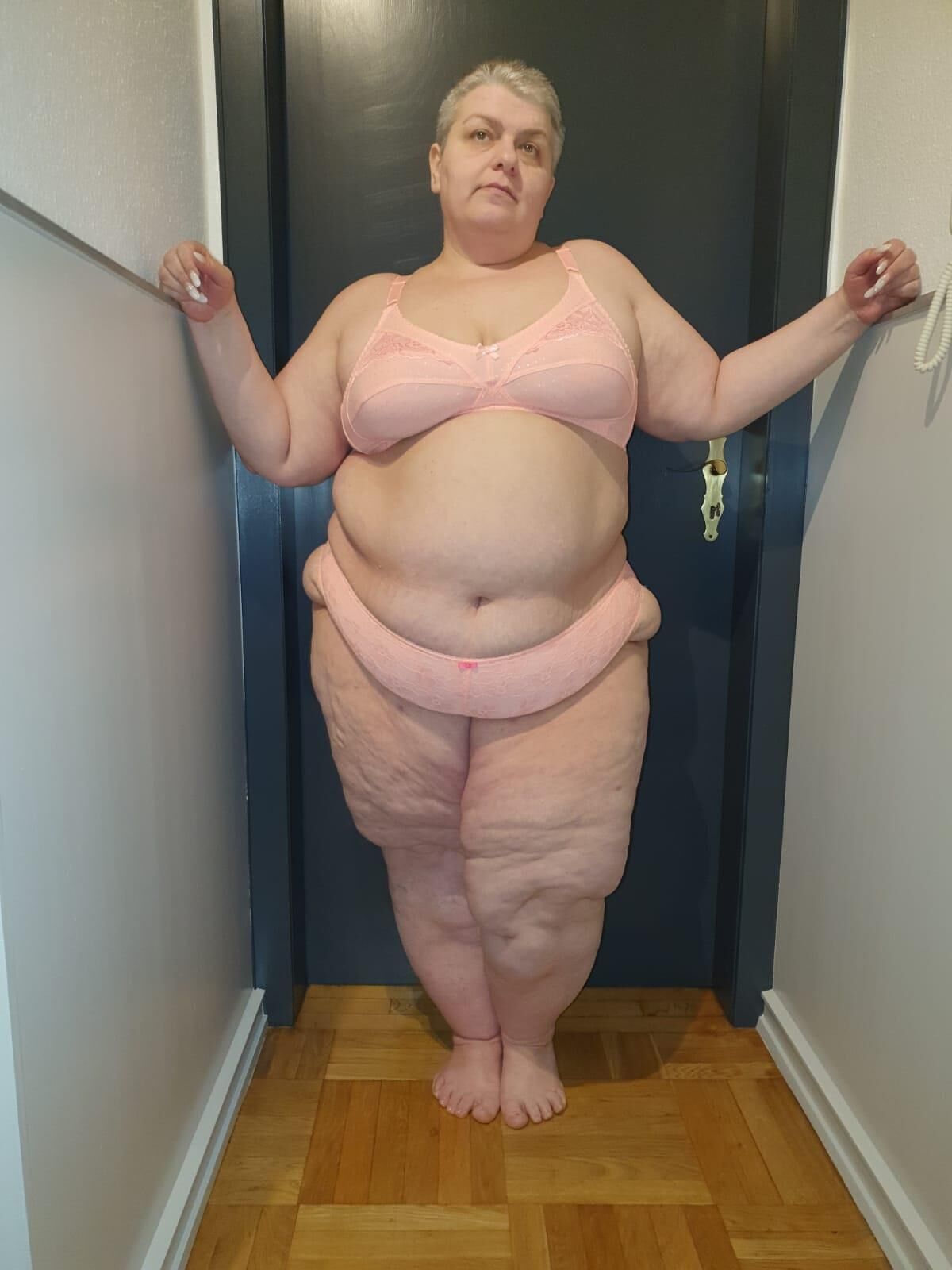  KG SSBBW fat slut shows proud her body