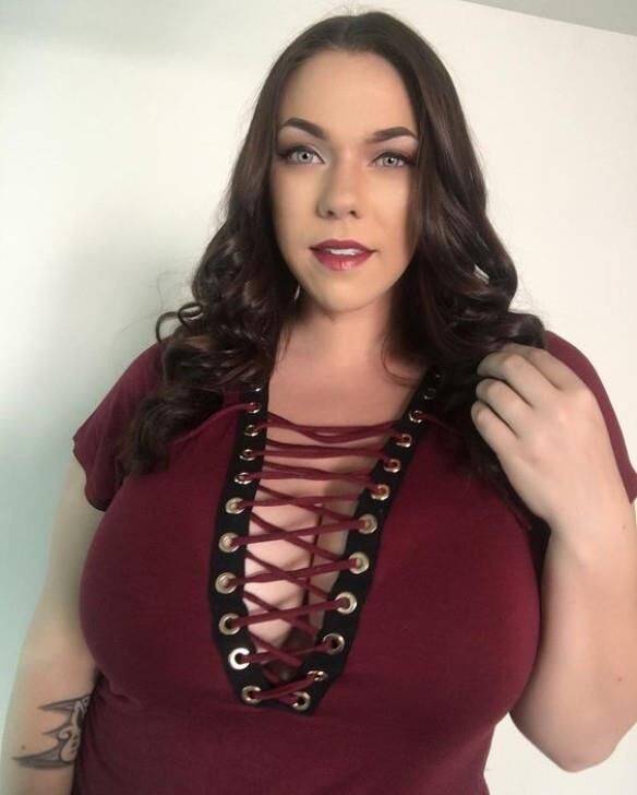 Ashleigh Dunn Clothes