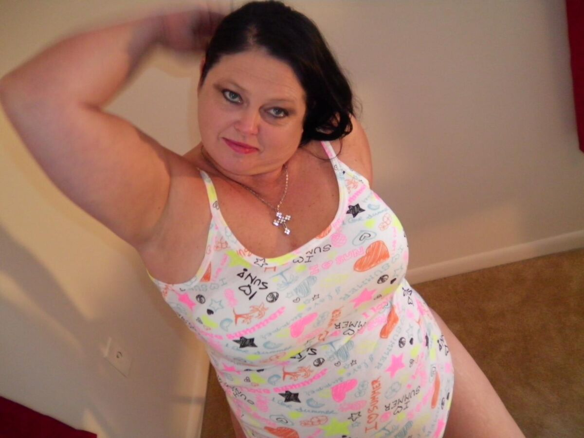 Plump MILF Smoking Hot 