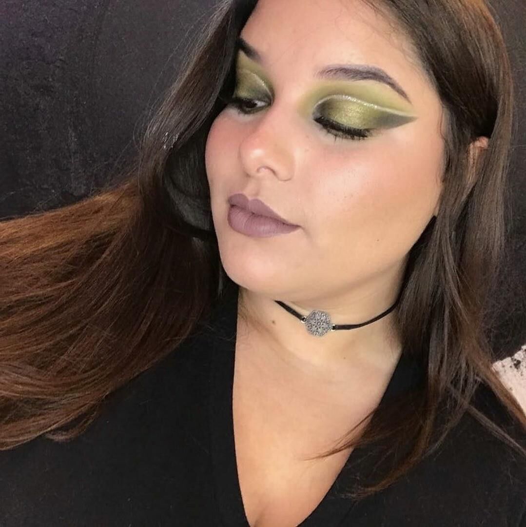 Iliana Huge Boobs Big Butt Beauty Youtuber Girl Mixed Hot Shots